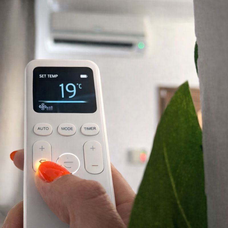 Klímaszerelés Budapesten és Pest megyében – KrakenCool szakemberek munka közben